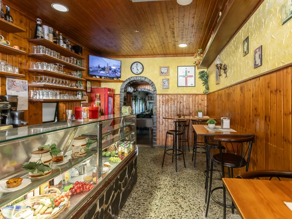 Moradia transformada em Restaurante - Santo António - Costa de Caparica - Image 10