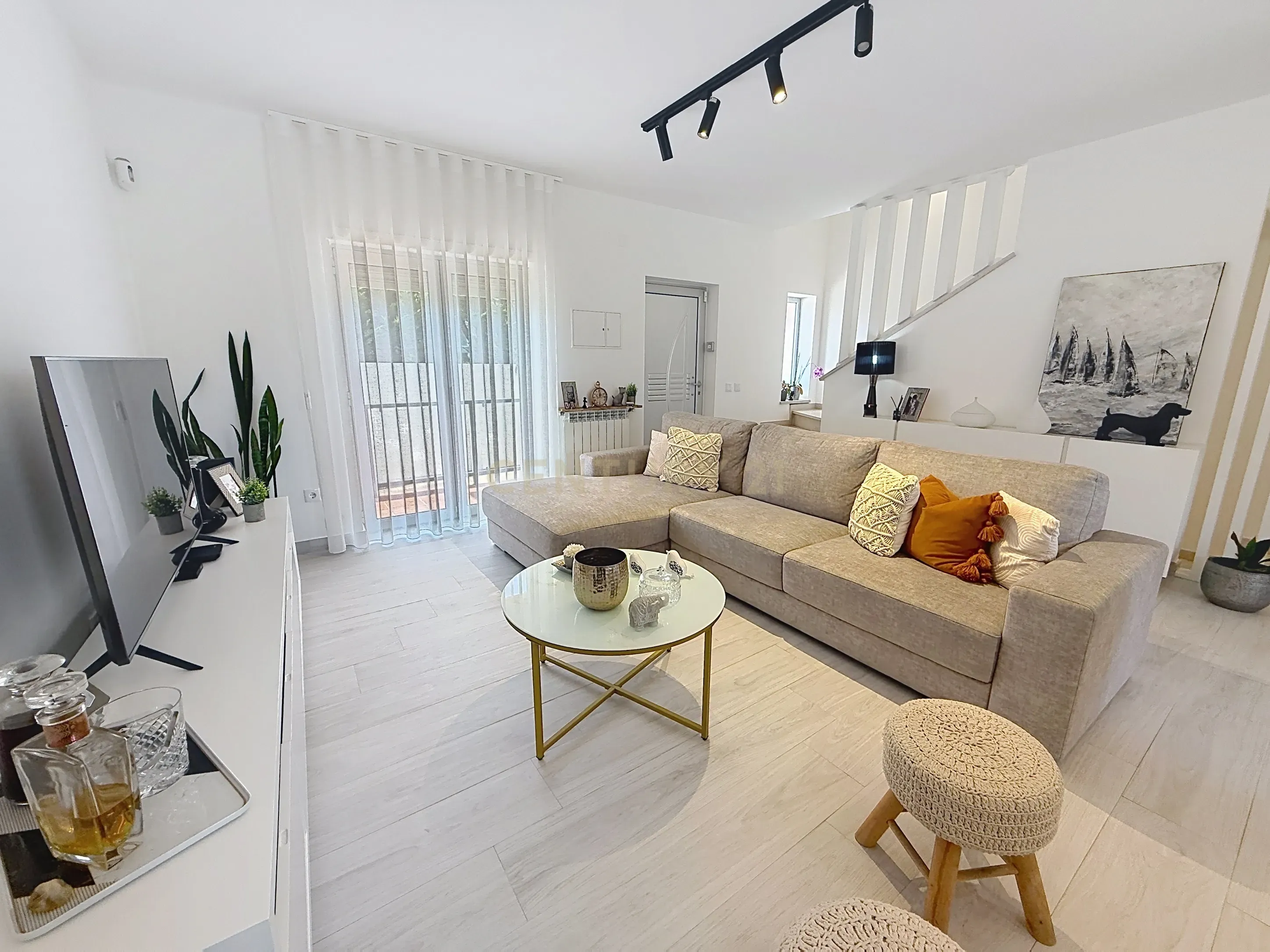 Fotografia 5 de Moradia T3 com Garagem, Terraço Privativo, Churrasqueira, Piscina e Vista Mar | Nazaré