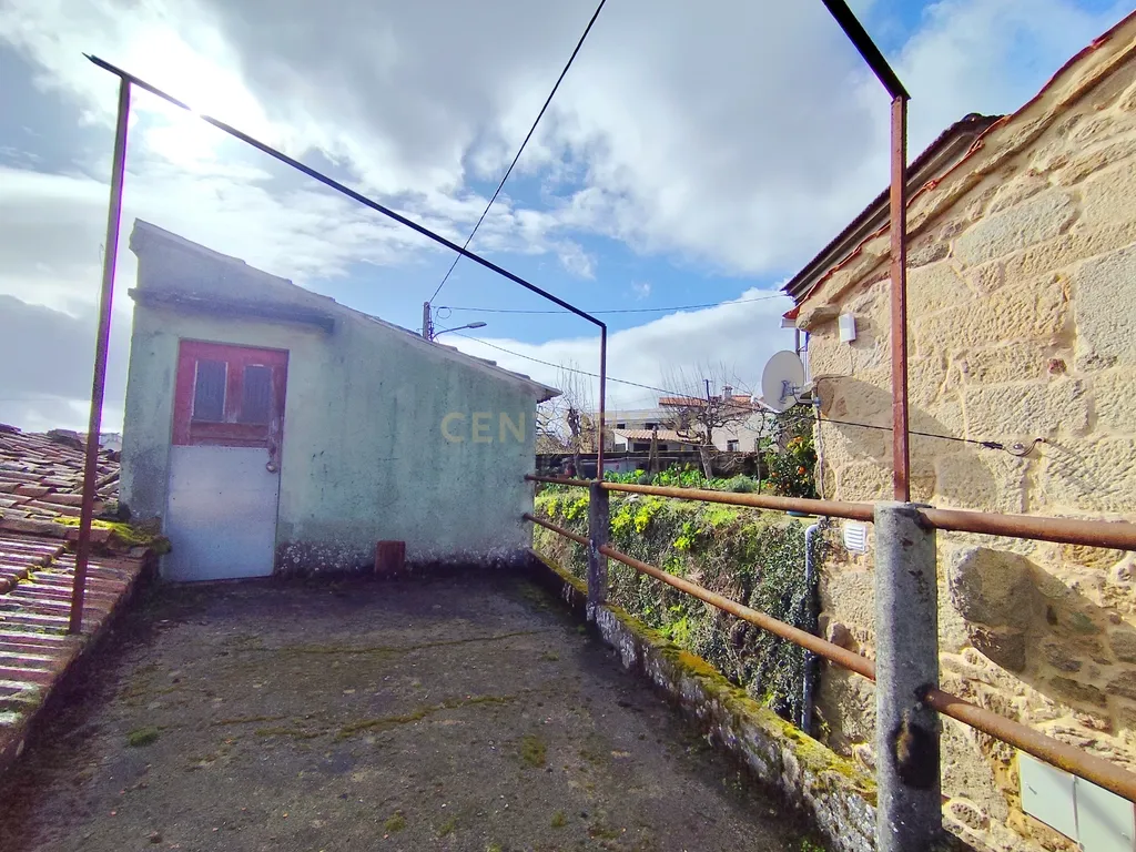 Moradia Rústica para Restaurar a 14 km da cidade de Chaves - Image 8