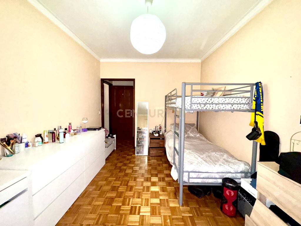 T3 com lugar de garagem ao Hospital Santos Silva/Monte da Virgem - Image 13