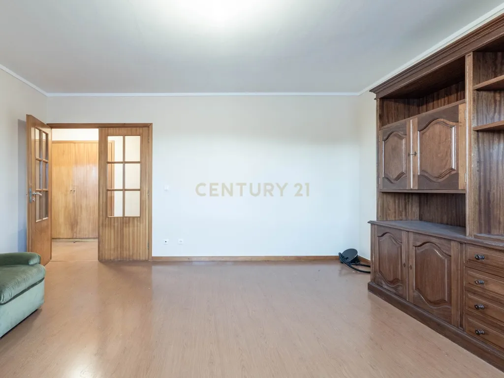 Conforto e Funcionalidade: T2 com Garagem em Ermesinde - Image 11