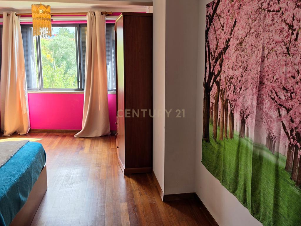 Apartamento Duplex T5 no centro de Palmela - Image 16