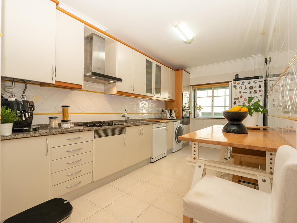 ** ESPECTACULAR APARTAMENTO NO CENTRO DE MAFRA, COM PARQUEAMENTO ** - Image 11