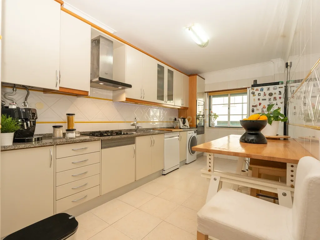 ** ESPECTACULAR APARTAMENTO NO CENTRO DE MAFRA, COM PARQUEAMENTO ** - Image 11