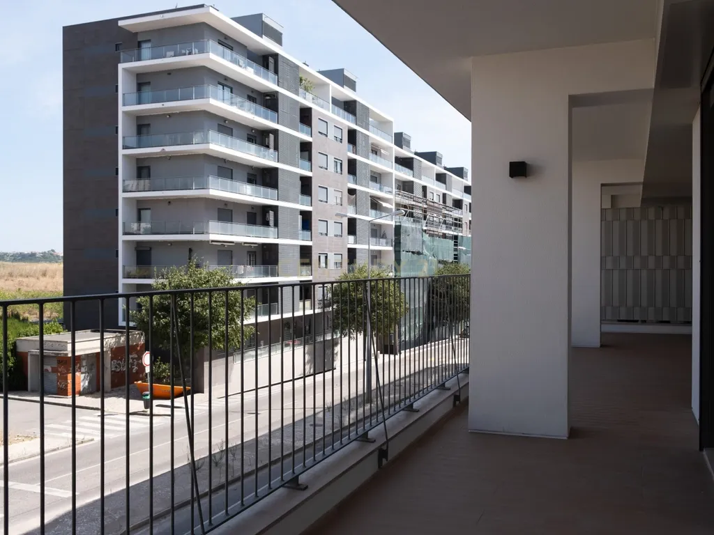 T4 Novo ELOU JARDINS condomínio privado com piscina em Santo António dos Cavaleiros - Image 26