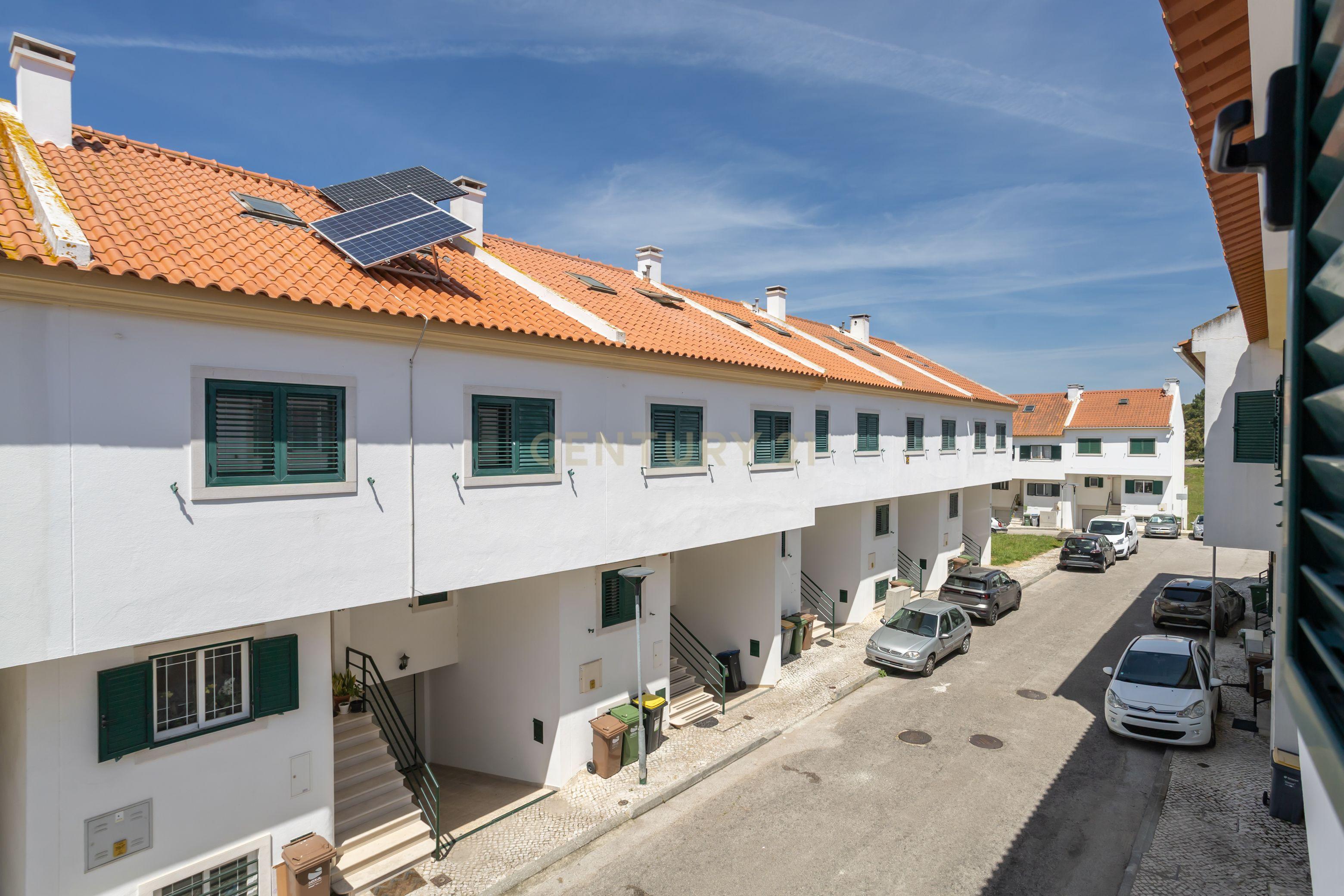  Moradia T3 em Amora - Seixal com Terraço e Garagem  - Image 3