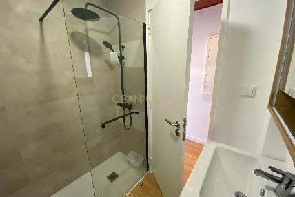 Encantador Apartamento T1 Renovado para Arrendamento de Longa Duração – Amadora, Lisboa - Image 11