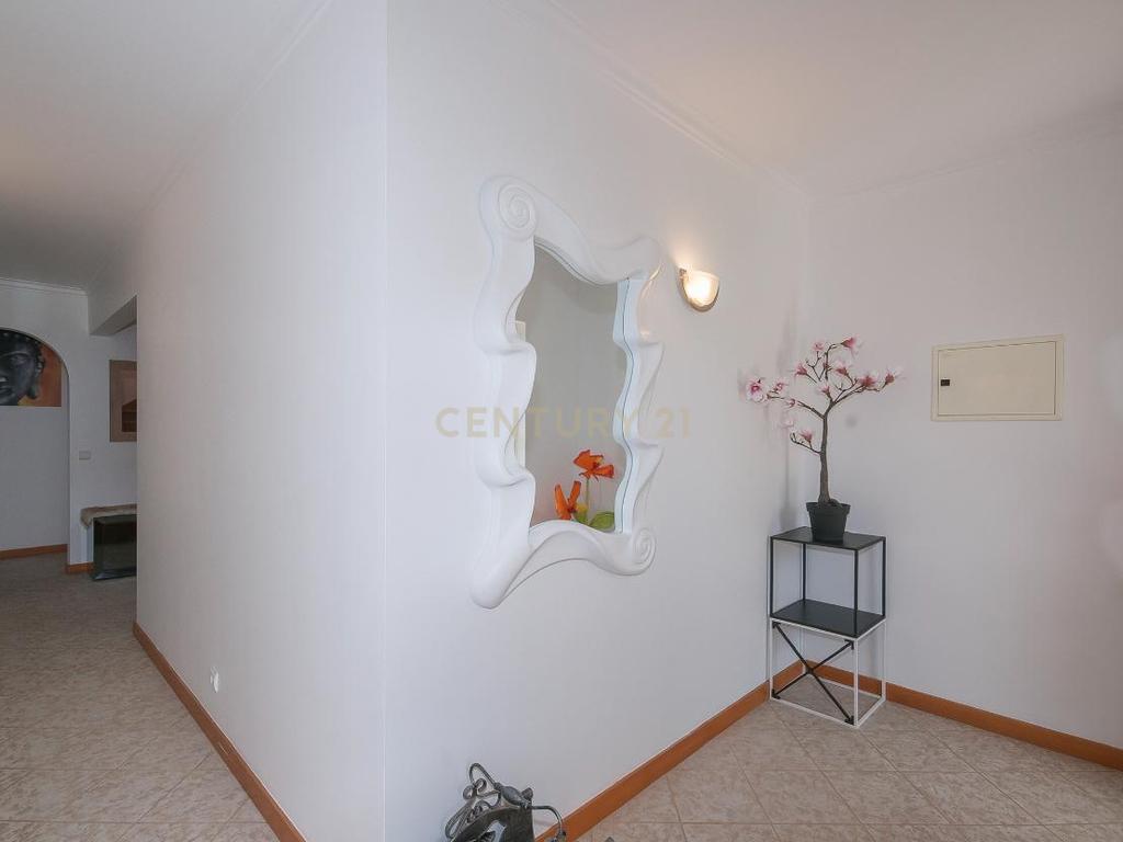 Moradia com 480m2 e piscina, na Ericeira - Image 11