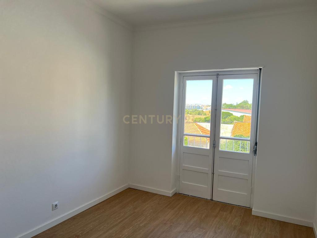 Apartamento T3 para arrendamento em Torre da Marinha, Seixal - Image 6