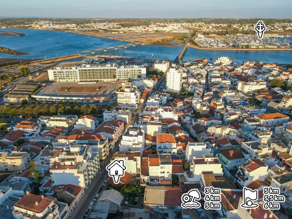 Ruína com 200m² no centro de Portimão - INVESTIMENTO - Image 1