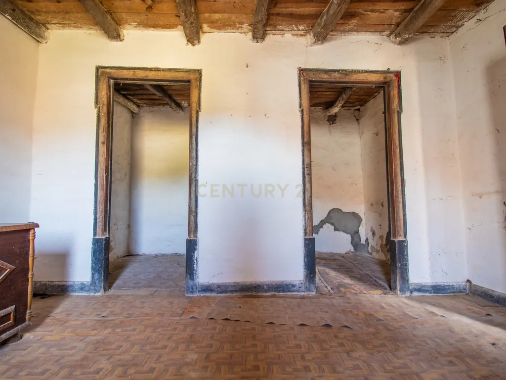 Casa típica portuguesa para remodelação a poucos minutos das praias da Figueira da Foz - Image 5