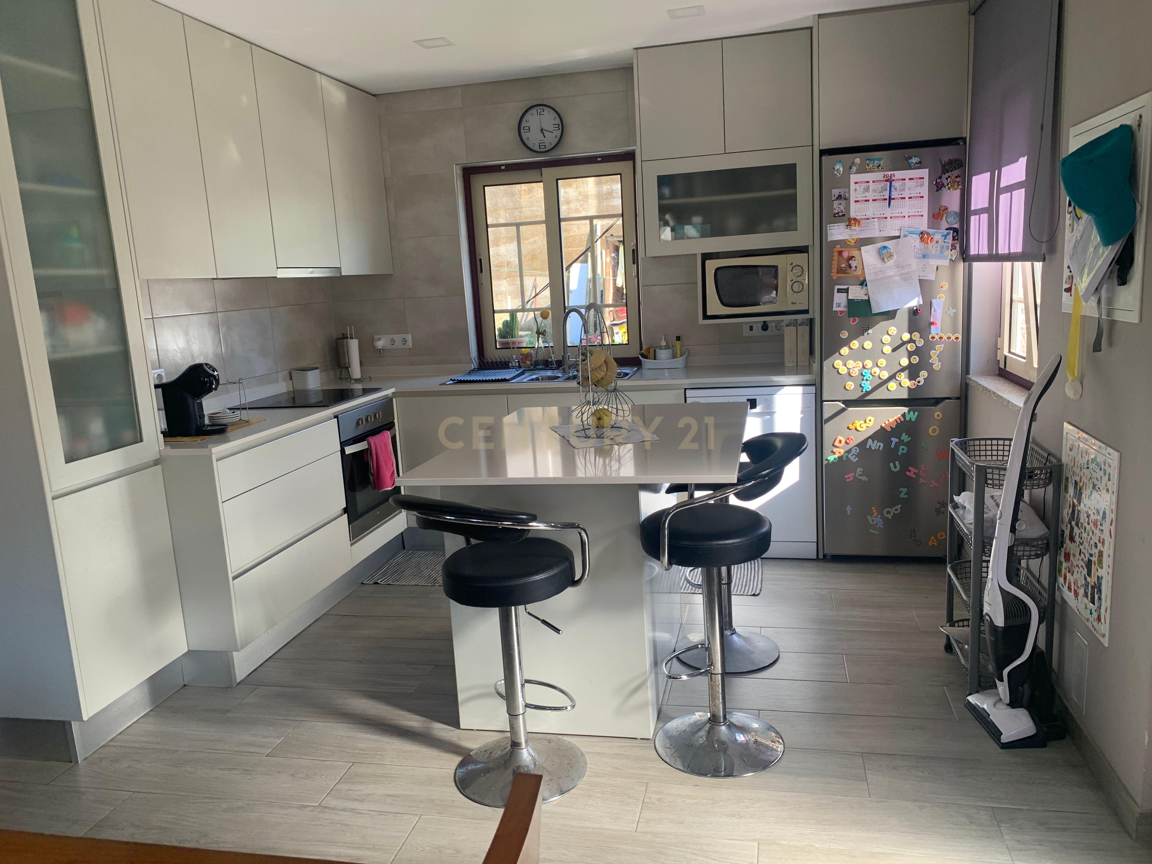  Magnífica Casa com 3 Apartamentos na Vila do Gerês  - Image 3