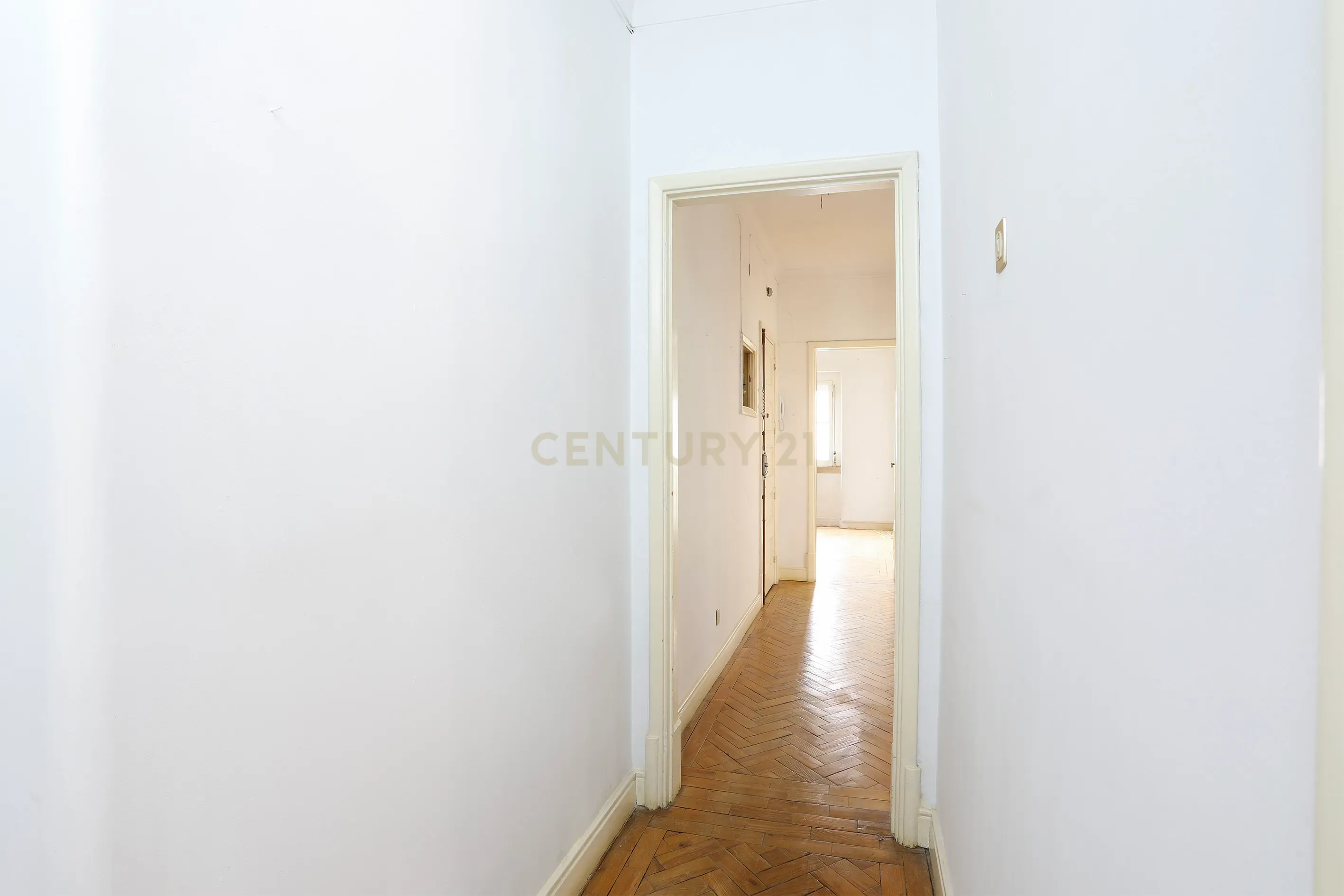 T2 | Entrecampos | 3º Andar com Elevador | 450.000€ - Image 3