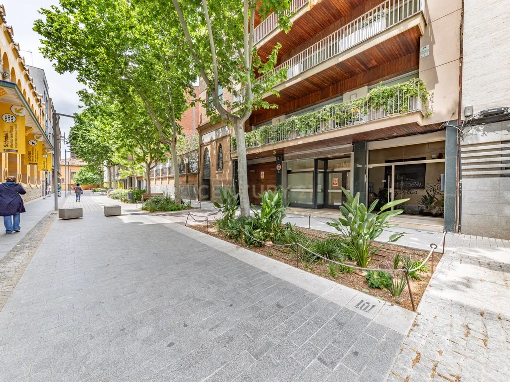 Vende-se espaço comercial alugado no centro de Sabadell - Image 6