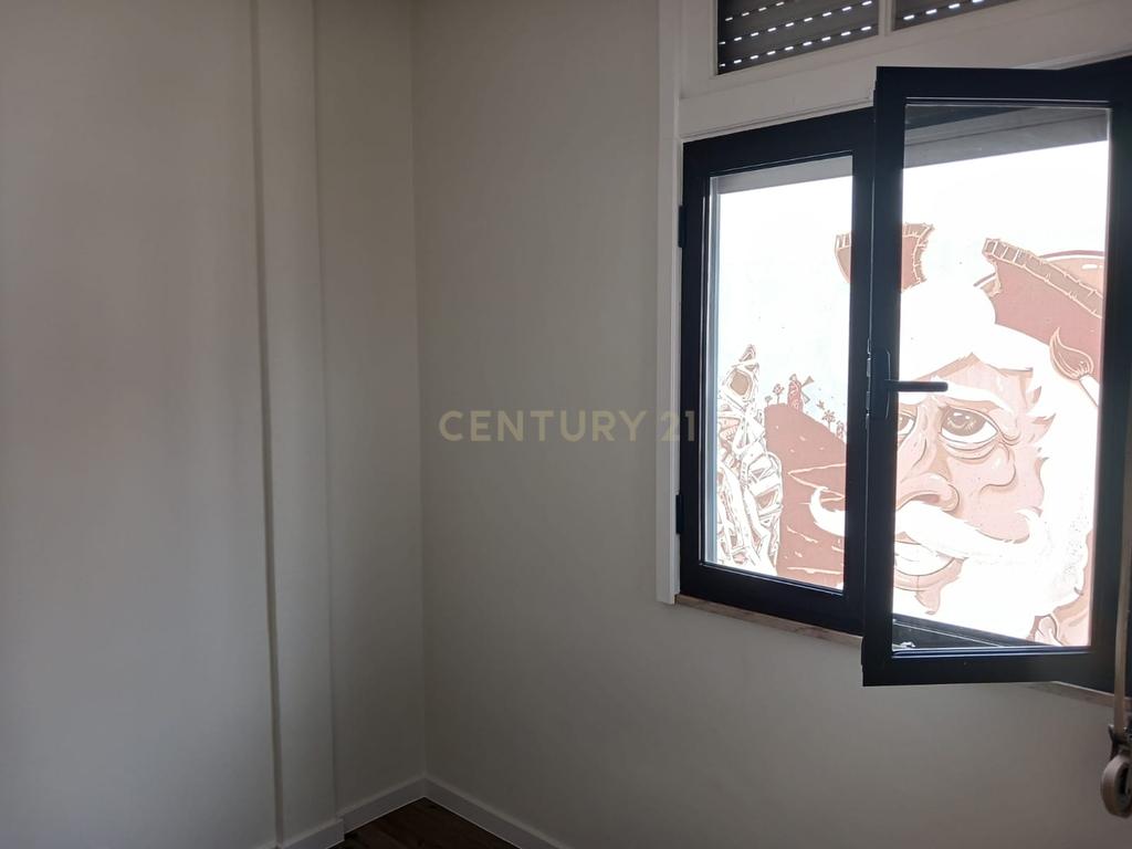 Arrenda-se Apartamento T2 no Porto – Localização Privilegiada com Garagem Fechada - Image 11