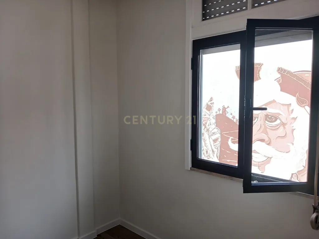 Arrenda-se Apartamento T2 no Porto – Localização Privilegiada com Garagem Fechada - Image 11