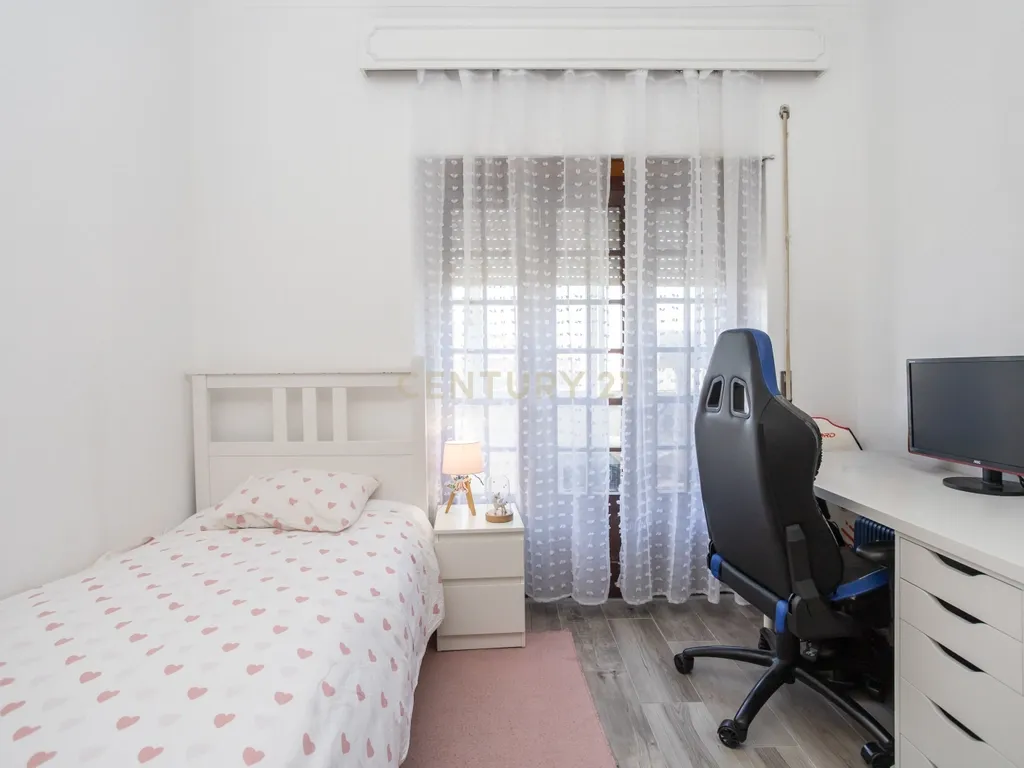 Magnífico T4 no Bairro de São Gabriel com 3 Varandas e Vista Panorâmica – Setúbal - Image 18