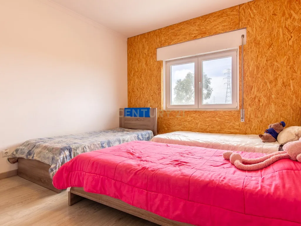 Excelente Apartamento de 4 Assoalhadas com Terraço e Sótão Independente na Quinta do Conde. - Image 23