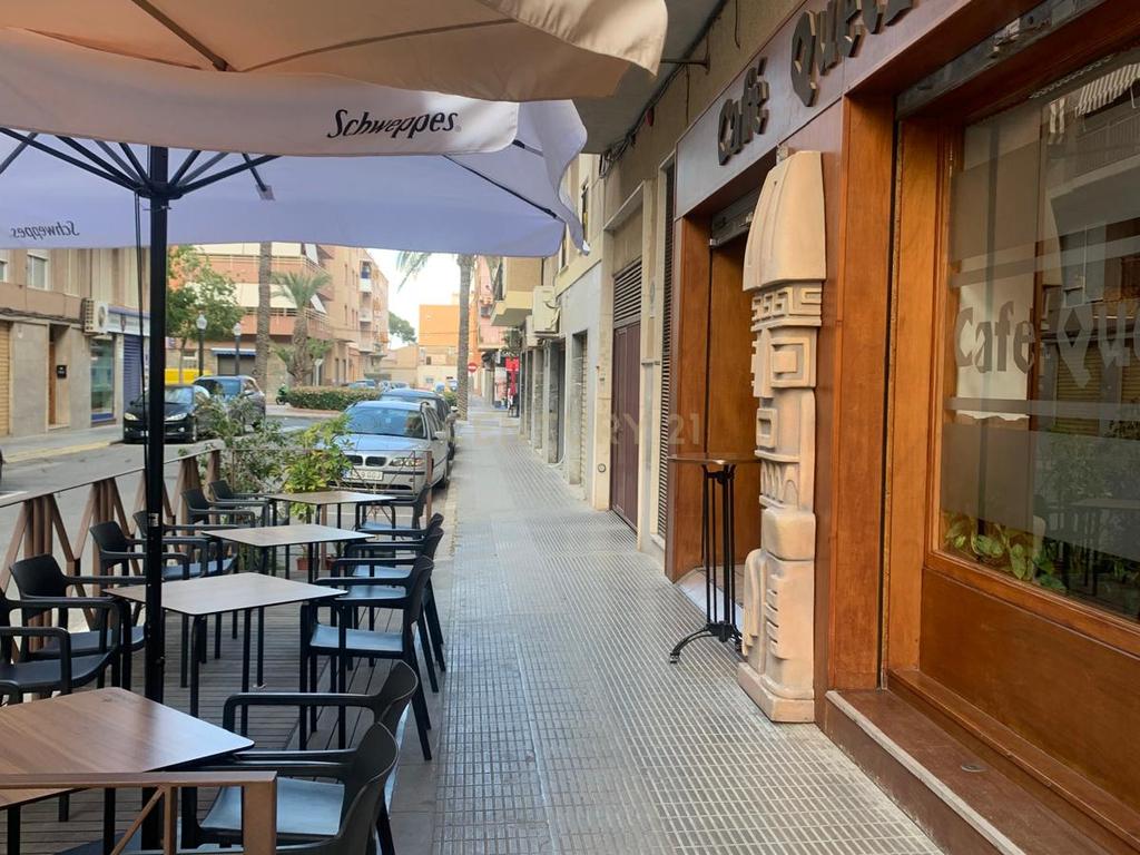Traspasse de Café Bar totalmente operacional em Torrellano – Pronto para começar! - Image 6