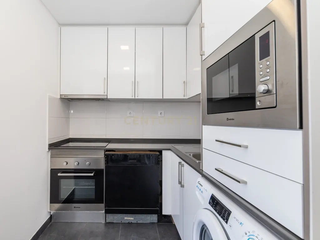Apartamento T3 para arrendamento - 5 piso c/elevador - Amora - Image 35