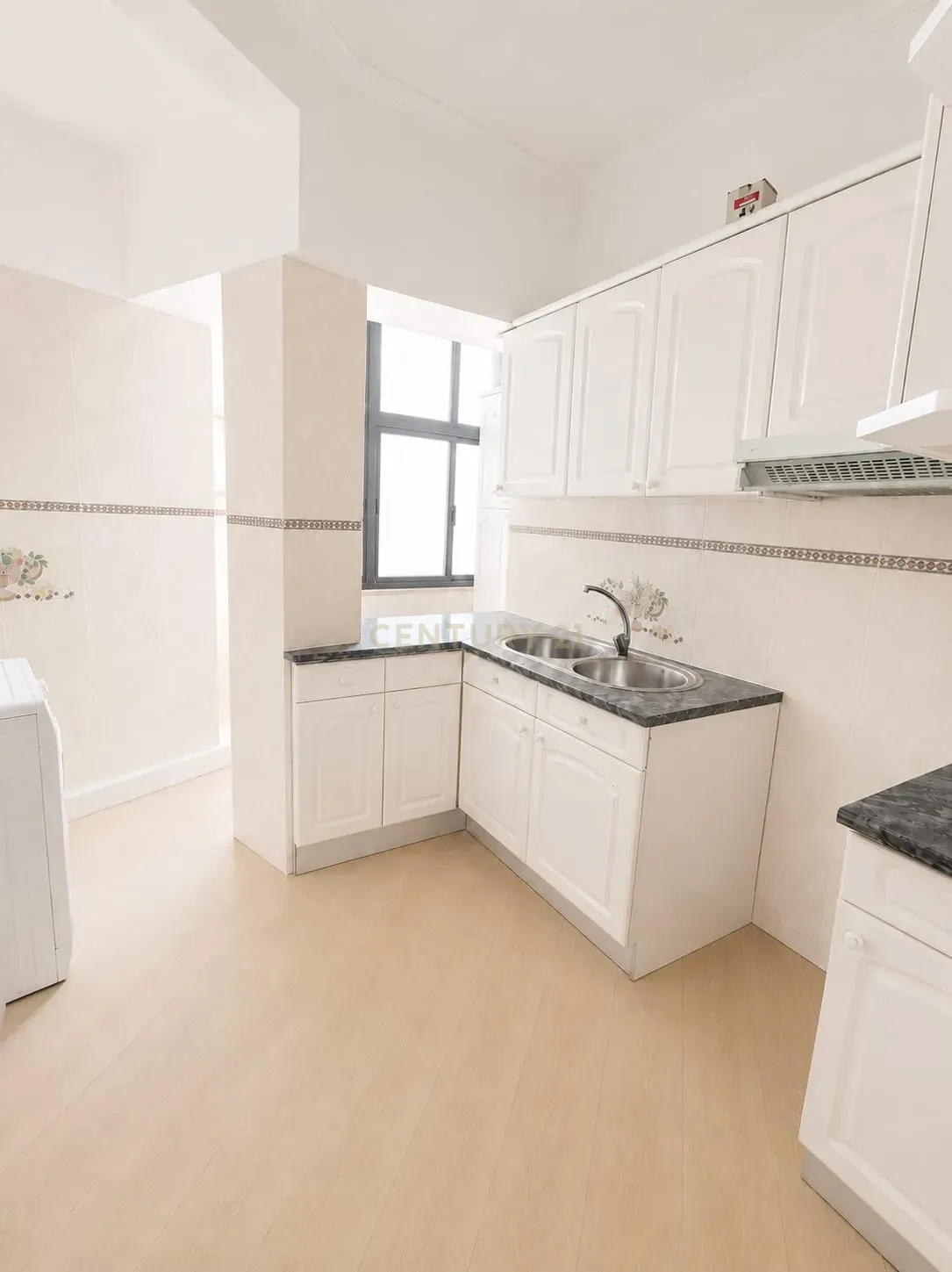 Fotografia 3 de Apartamento T2 na Mina – Amadora | Localização de excelência junto ao Parque Central