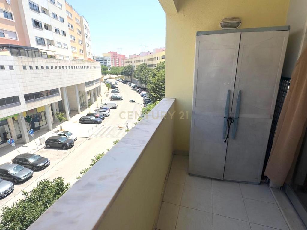 T4 em Odivelas com terraço e parqueamento - Image 39