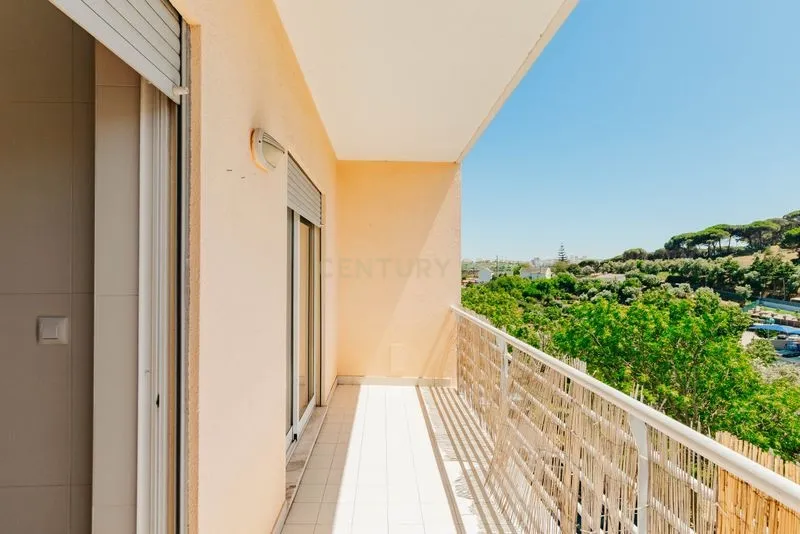Apartamento T2 em Odivelas com Box e Varanda - Image 3
