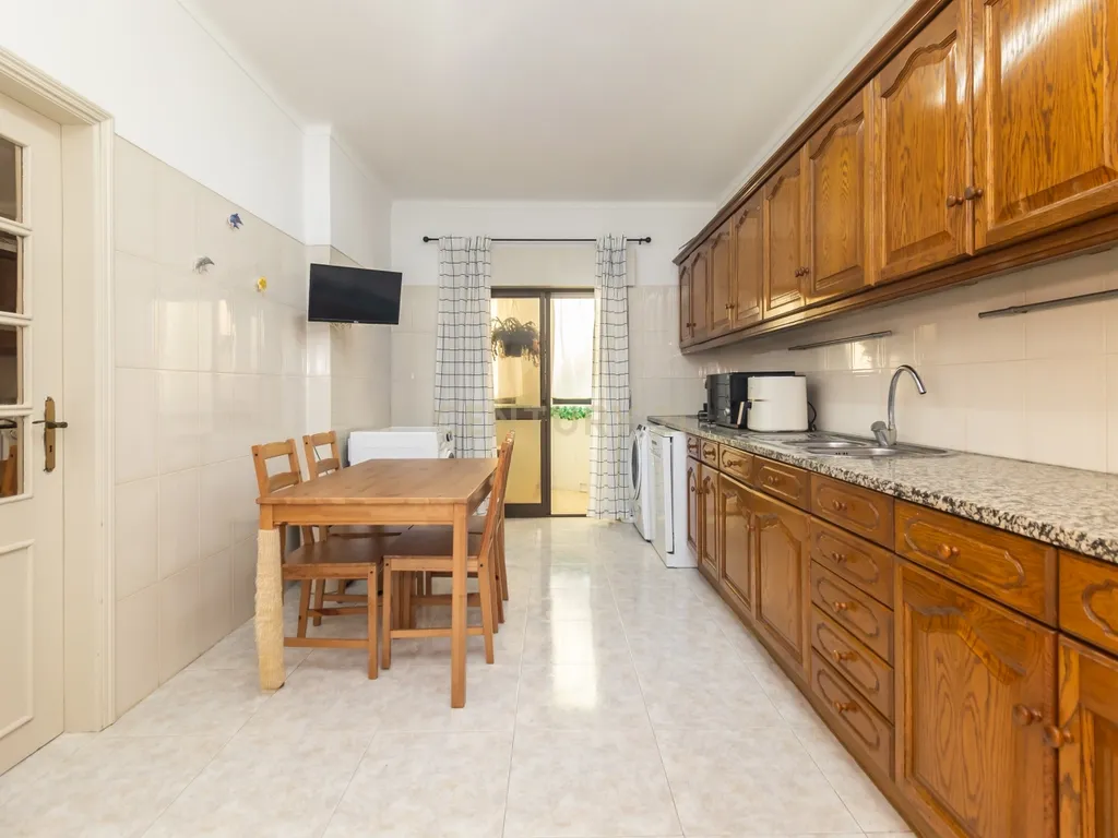 Viva com conforto no coração de Setúbal – Excelente Apartamento T3 nos Pinheirinhos - Image 40