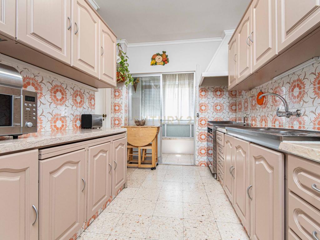 Apartamento T2 em Vialonga | Aproveitamento sótão - Image 1