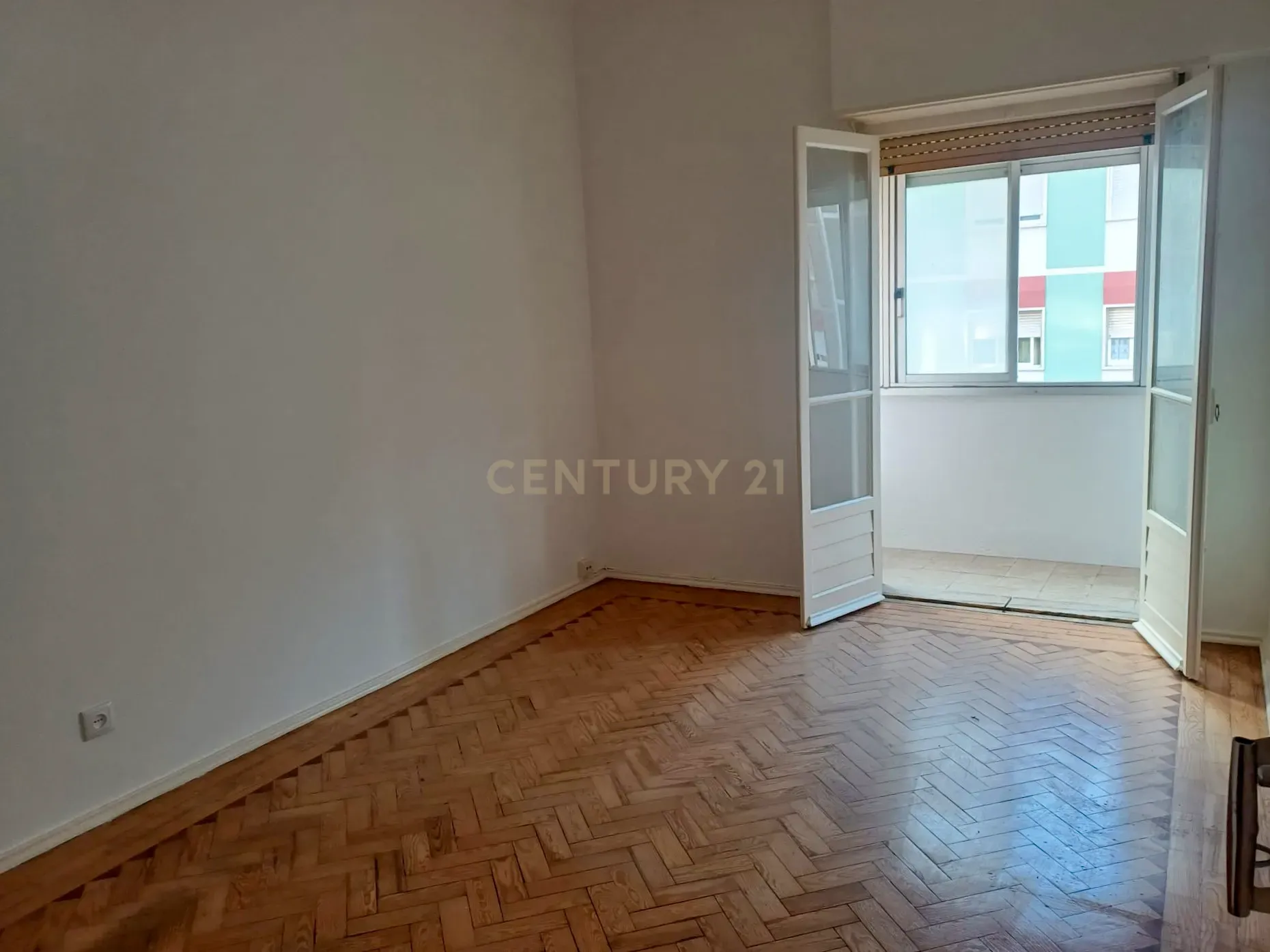 Apartamento T2, recentemente renovado,  no Lumiar Lisboa - View 2
