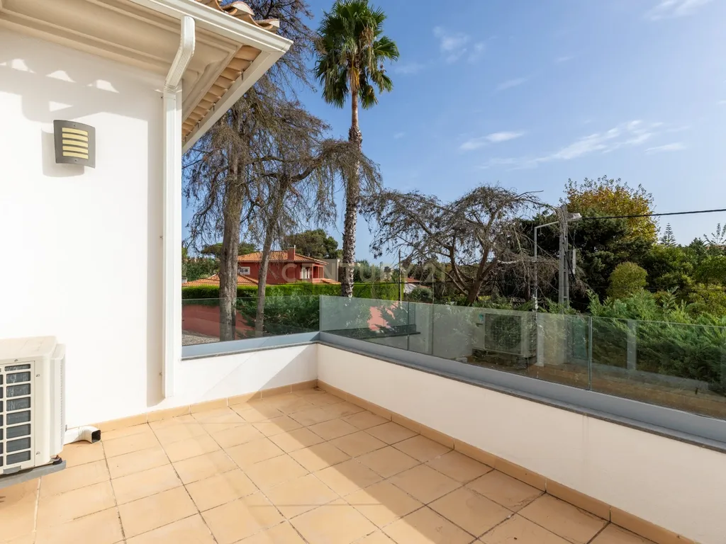 Moradia T5 de Luxo com Piscina, Ginásio, Sauna e Garrafeira em Birre, Cascais - Image 46
