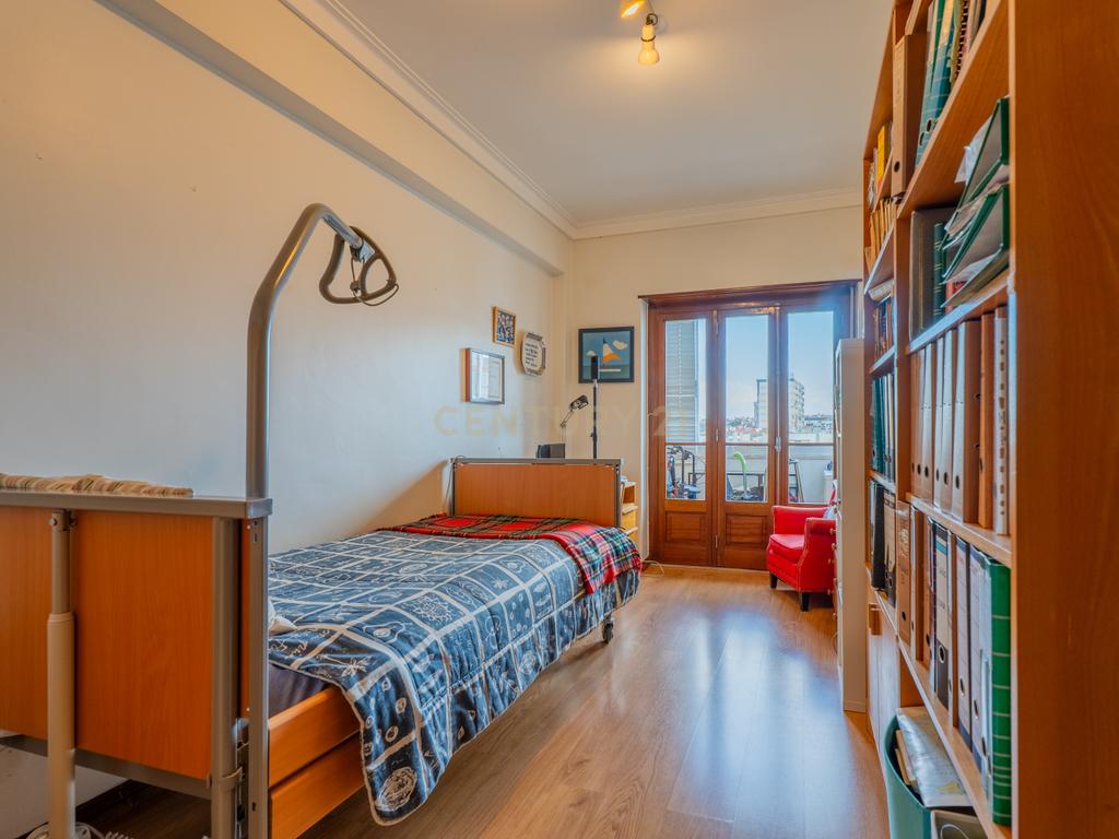 Apartamento T5 Remodelado no Lumiar – 152m² | Praceta Rua Alexandre Ferreira - Image 16