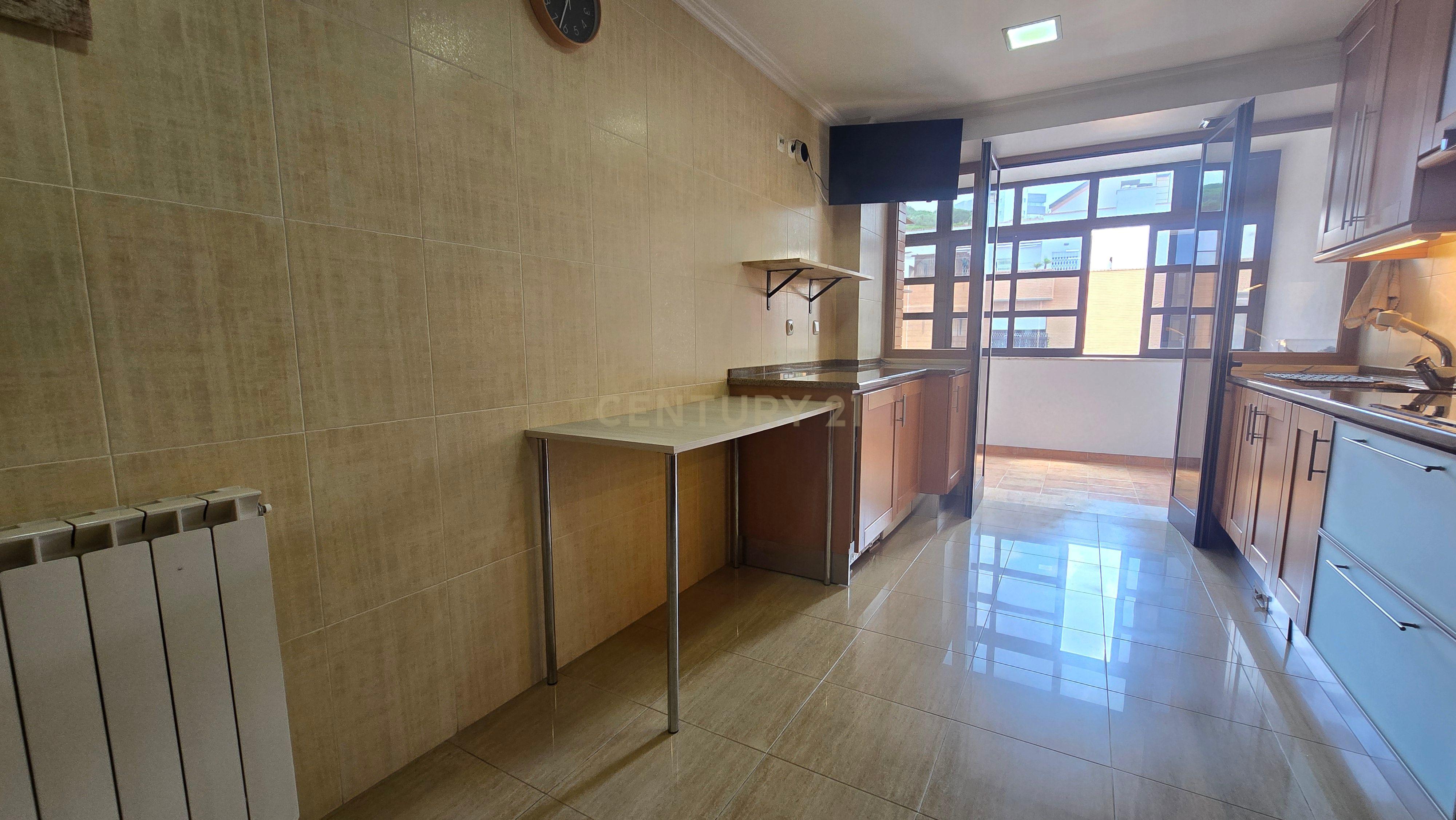 Fotografia 6 de T2 com Box para arrendamento em Porto Salvo, Oeiras
