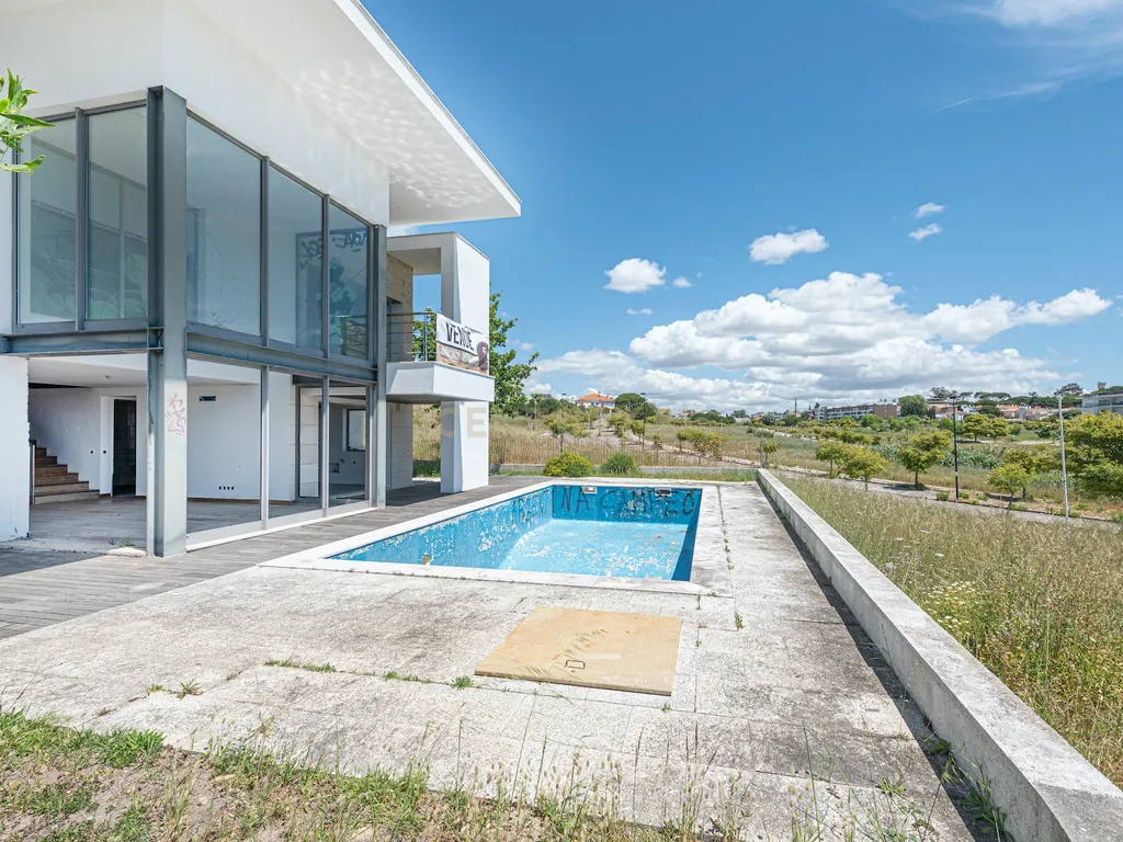 Moradia de Arquitetura Contemporânea na Aldeia dos Capuchos, Vista Mar, Rio e Cidade, com Garagem, Elevador, Piscina e Cobertura com Vista Panorâmica 360º. - Image 6