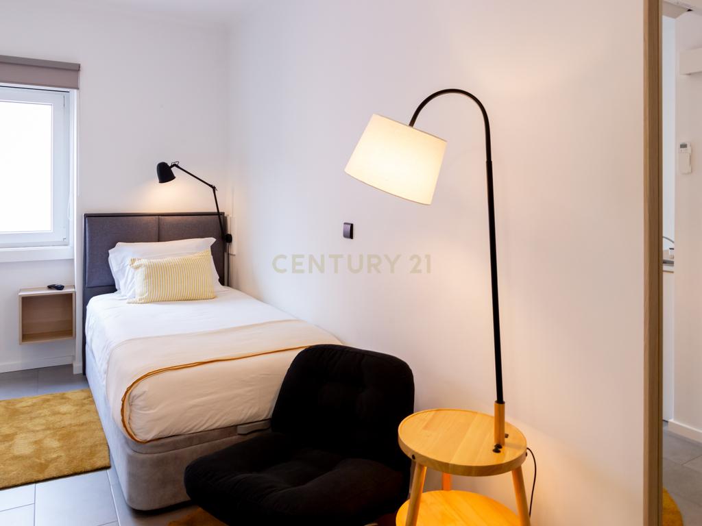 Prédio com Licença de Estabelecimento de Hospedagem - Campolide - Lisboa - Image 14
