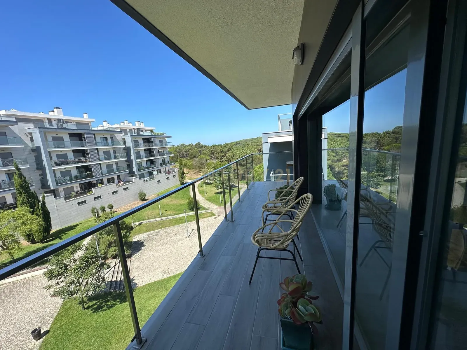 Penthouse de Luxo T3 com Suíte e Loft – Quinta de Santa Teresa, Charneca - Image 1