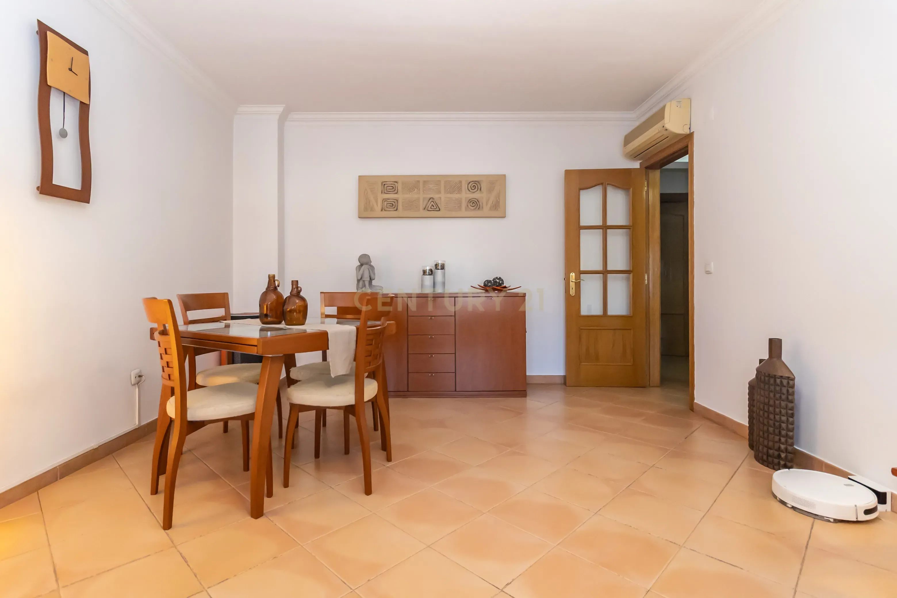 Fotografia 9 de Espaçoso apartamento T3 com parqueamento em S.Gabriel- Setúbal