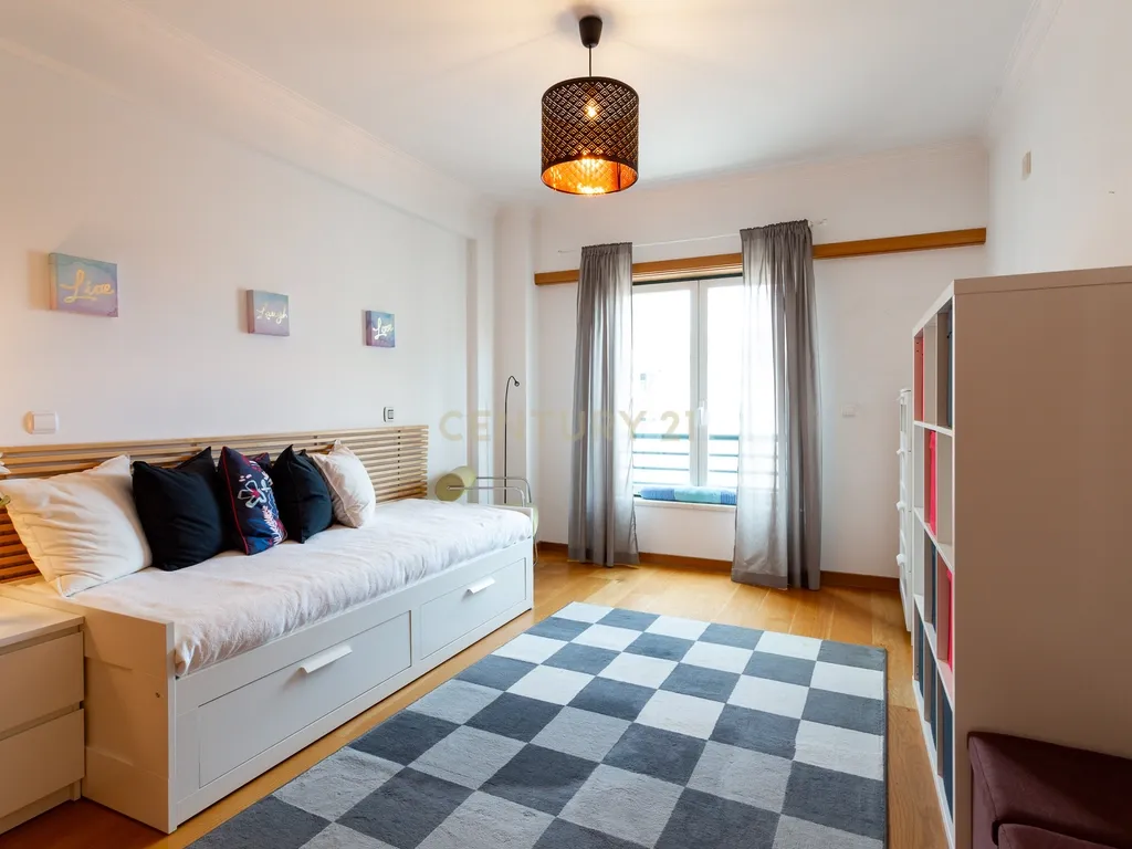 Apartamento T4 mobilado no Parque dos Príncipes - Image 20