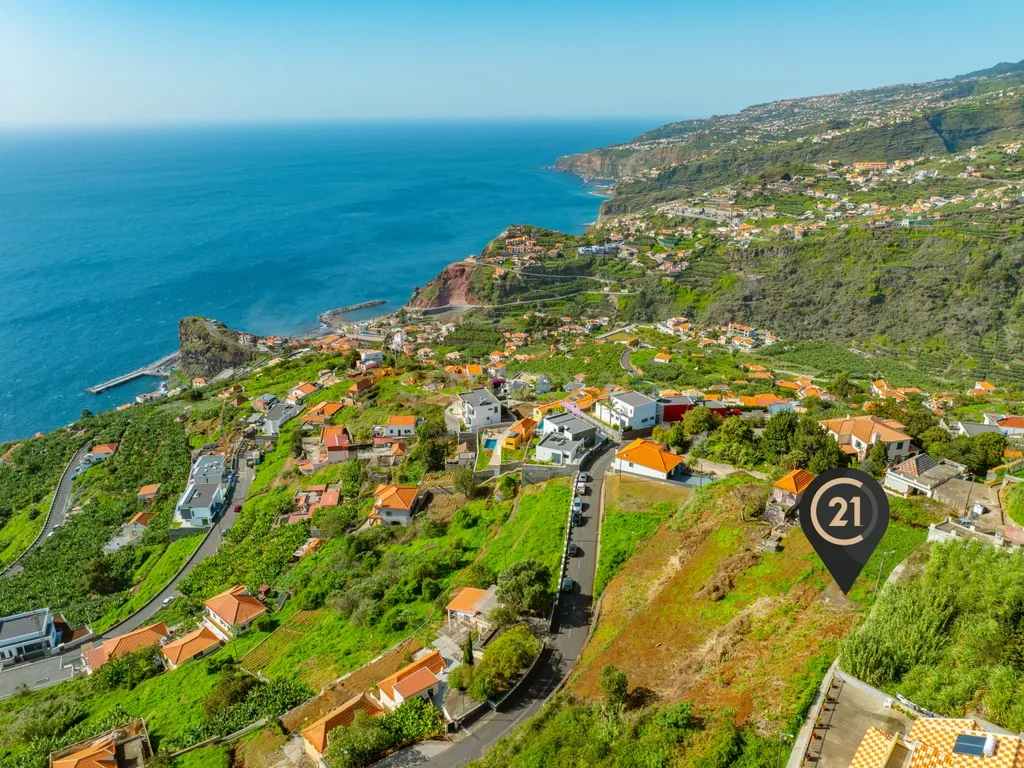 Terreno de Excelência | 3 Terrenos com Licença de Construção Emitida | Projeto para 5 Moradias de Prestígio | Vista Panorâmica para o Mar - Image 32