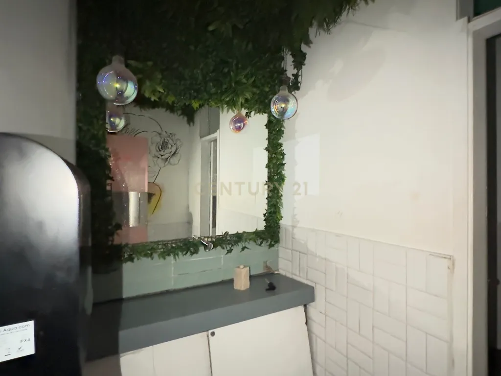 Largo de Santos | Espaço Comercial / Bar / Cafetaria — Sem Trespasse e Pronto a Abrir - Image 28