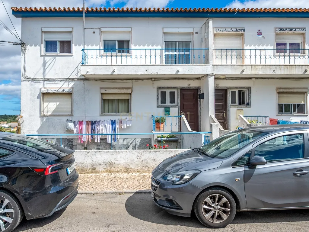 Prédio com 2 Apartamentos - Sabugo (Almargem do Bispo) - Image 1