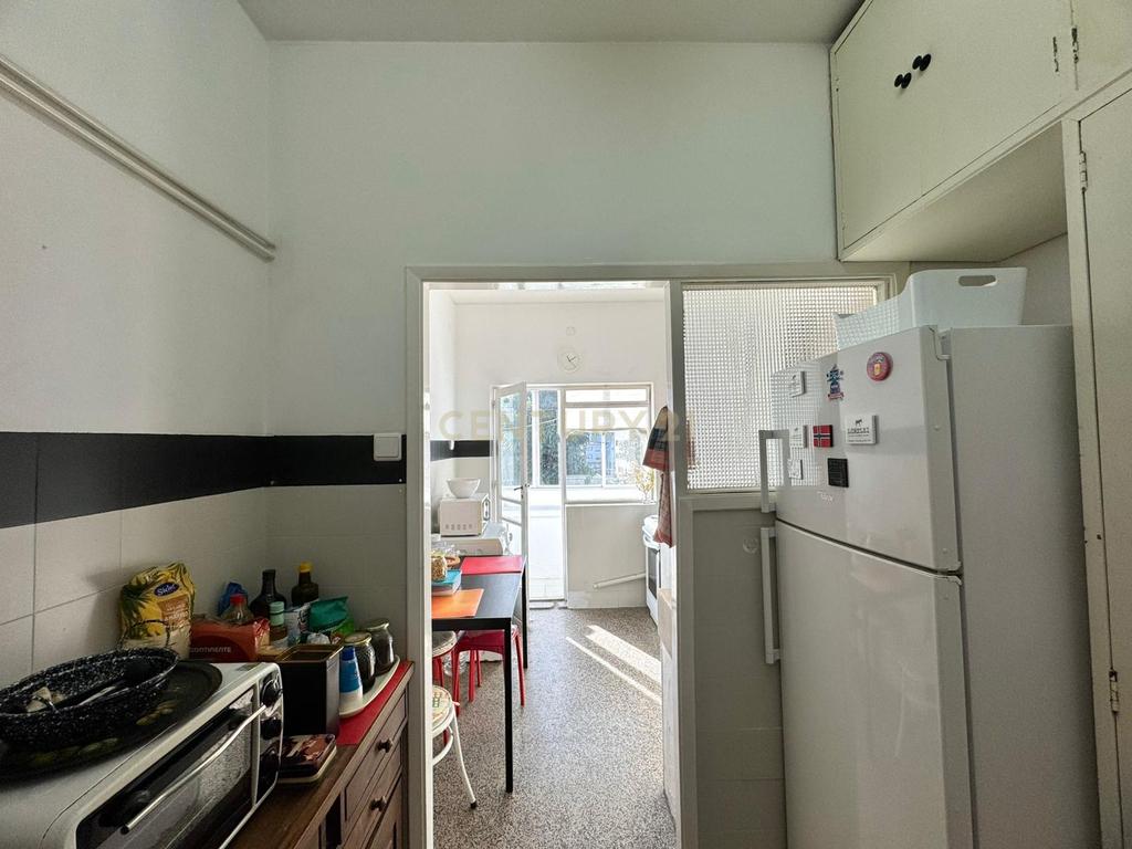Fantástico Apartamento T2 com Varandas no Centro do Porto - Image 38