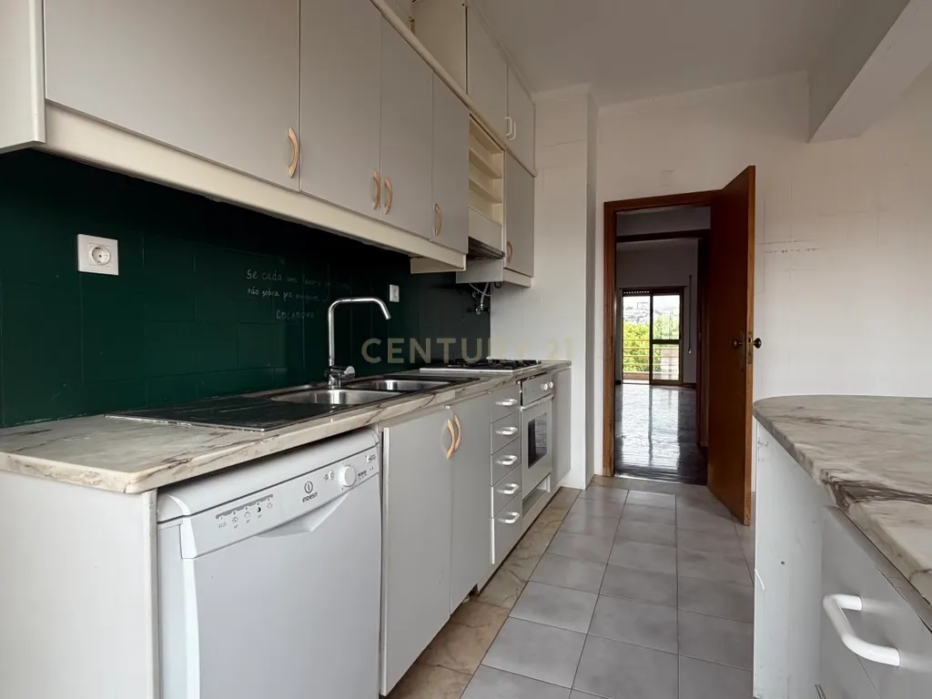 Apartamento T3 com Varandas e Vista Panorâmica no Bonfim, em Setúbal - Image 10