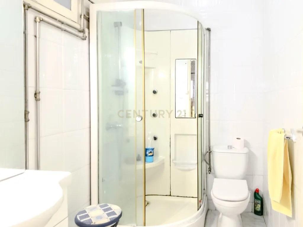 Casa T3 em Gondomar com Vista e Grande Potencial de Recuperação - Image 1