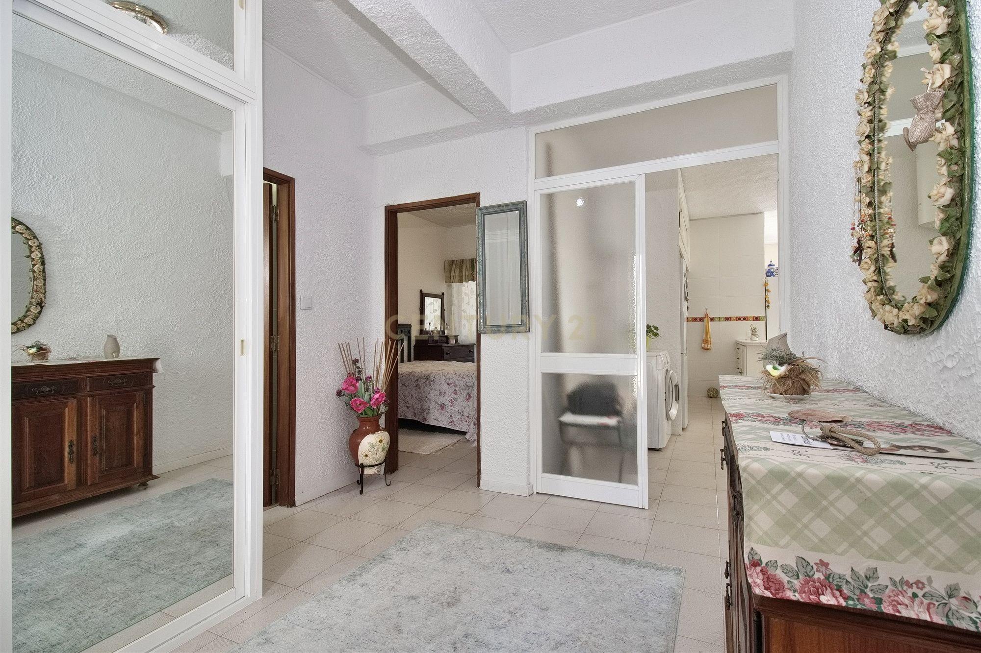 Apartamento T1+2 na Histórica Aldeia do Castelo de Sesimbra - Image 6