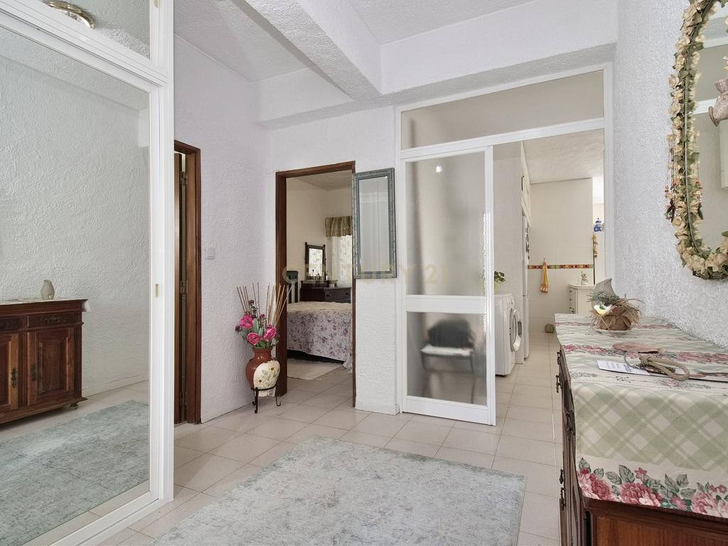 Apartamento T1+2 na Histórica Aldeia do Castelo de Sesimbra - Image 6