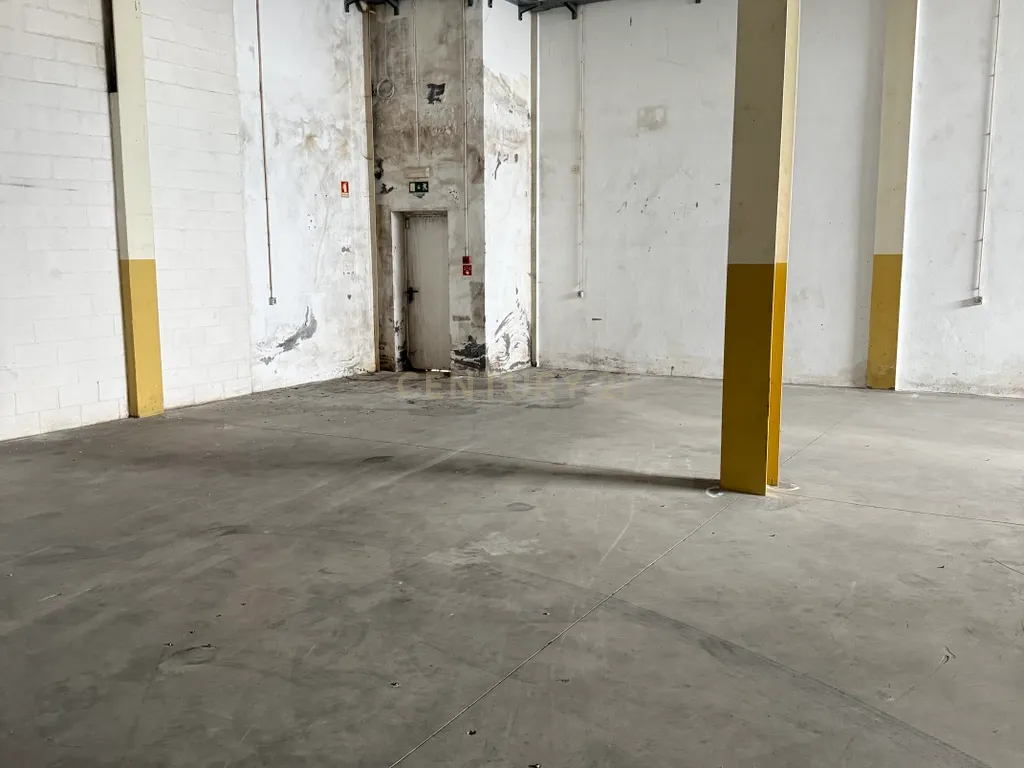 Armazém de 1.000 m² | 2 Pisos | Elevado Potencial de Rentabilidade - Image 12