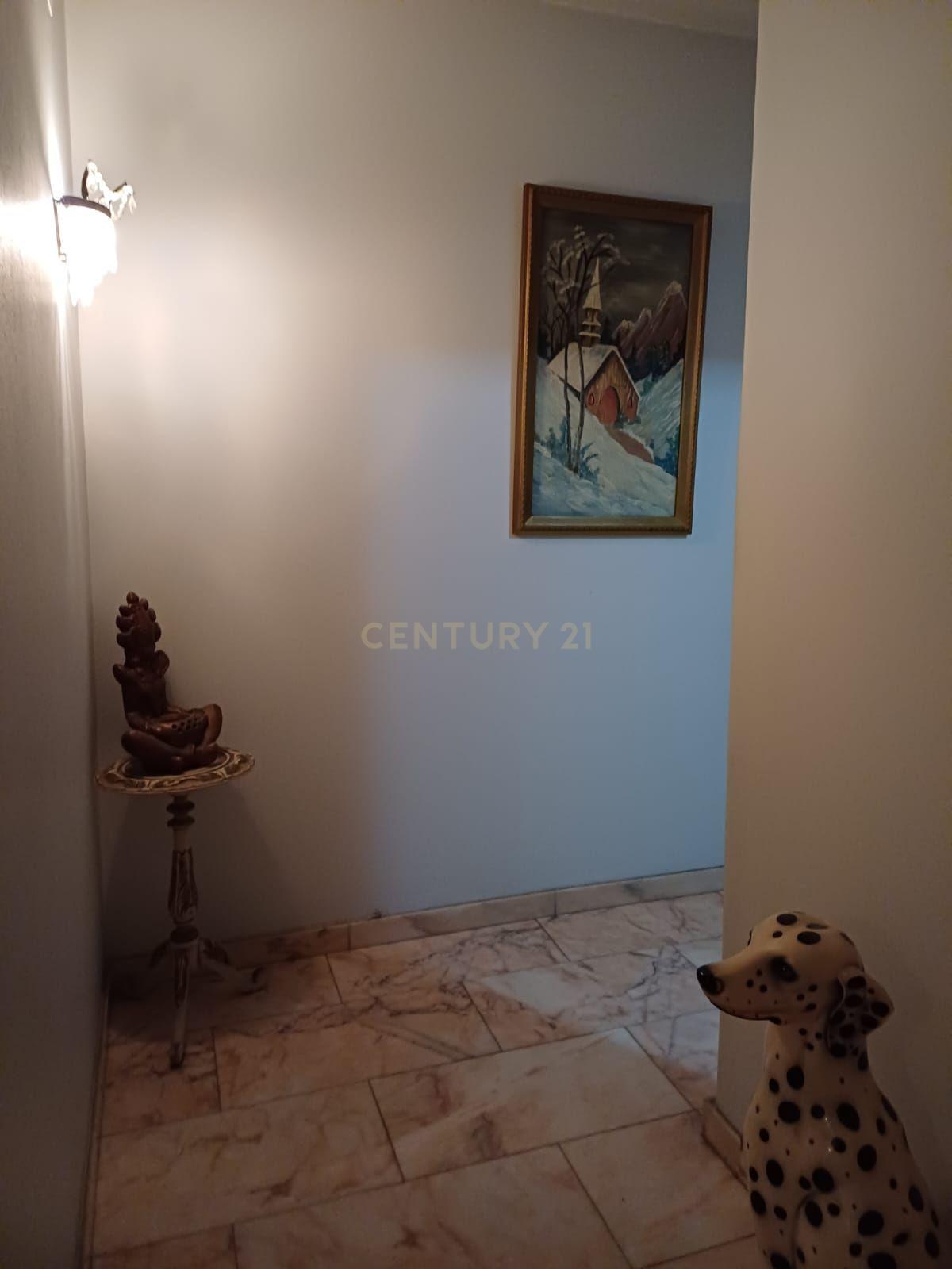T3 na Sobreda da Caparica – Com Parqueamento e Arrecadação - Image 10