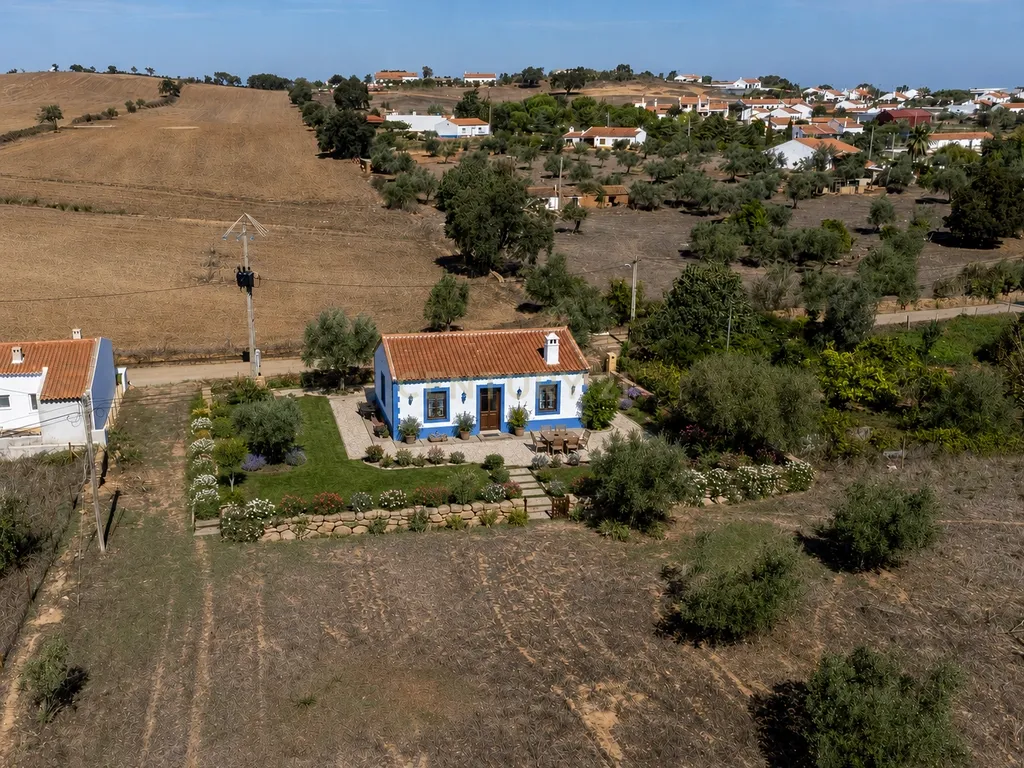 Quinta a 20 km da Costa Vicentina, 8.250m2 de terreno - Image 1