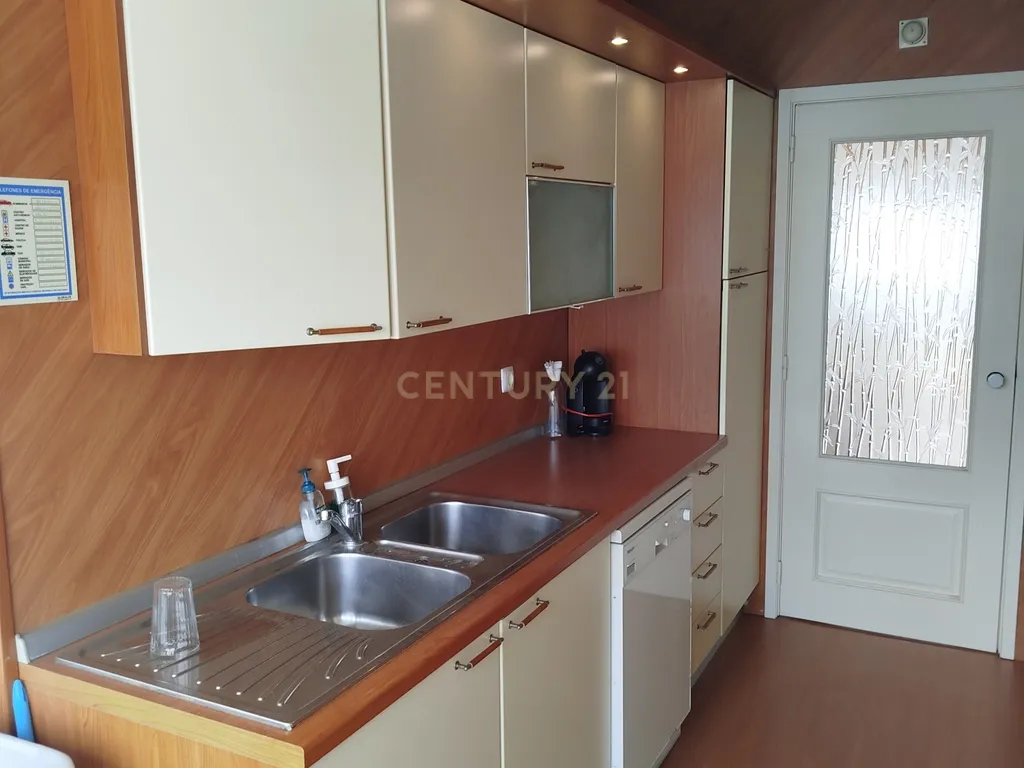 Apartamento T2 Mobilado com Vista Mar e parqueamento 1 carro - Image 13